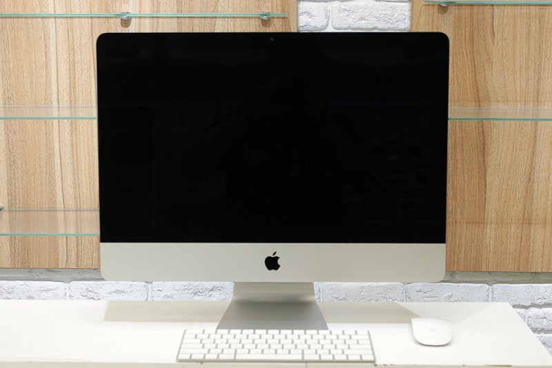 Apple iMac 21,5" cu ecran Retina 4K 2017 (MNE02) folosit 4,5/5