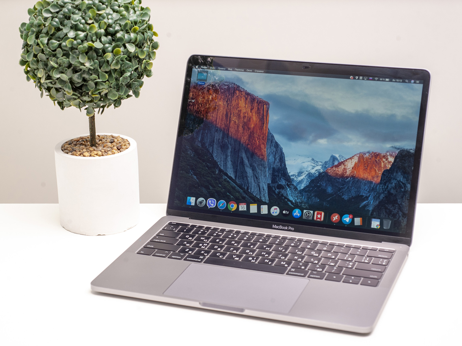 Utilizat Apple MacBook Pro 13 Space Grey 2016 (MPDK2)